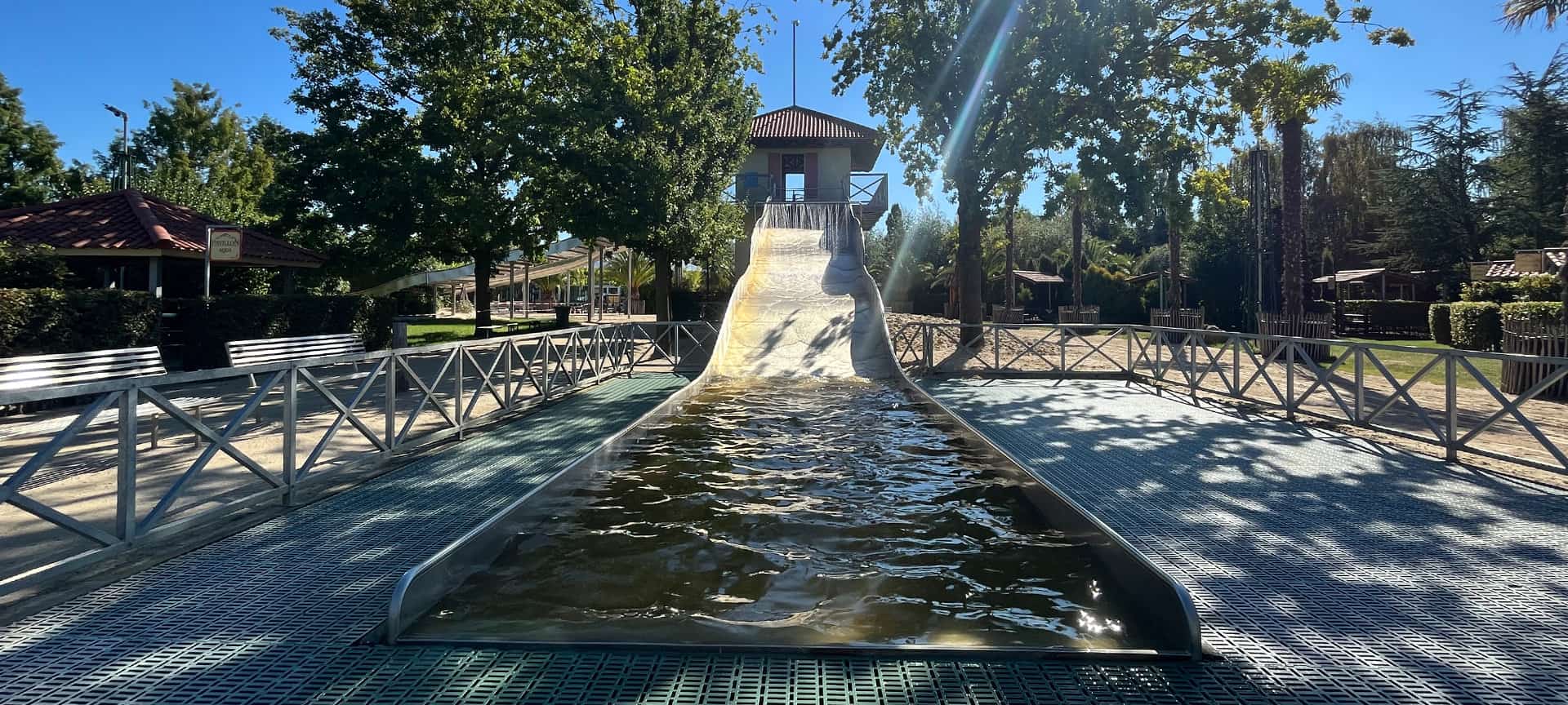 Mega Wasserrutschen im Irrland